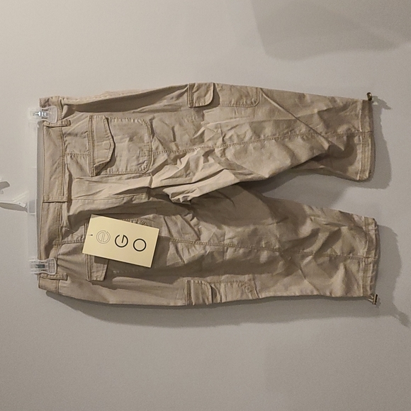 NWT TNL Mode Beige Cargo Capri - Picture 6 of 6